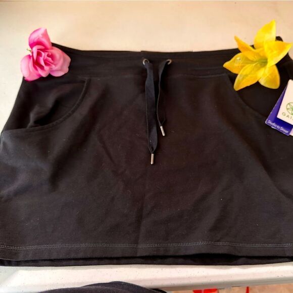 Gaiam black pull in skirt - Picture 1 of 10